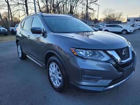 Used 2018 Nissan Rogue SV w/ Sun & Sound Touring Package image 3