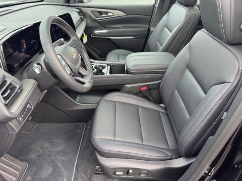 New 2026 Chevrolet Traverse LT w/ Sun and Wheel Package AWD/4WD image 5