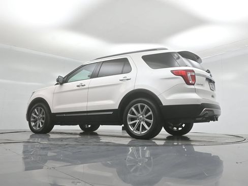 Certified 2017 Ford Explorer Limited FWD image 50