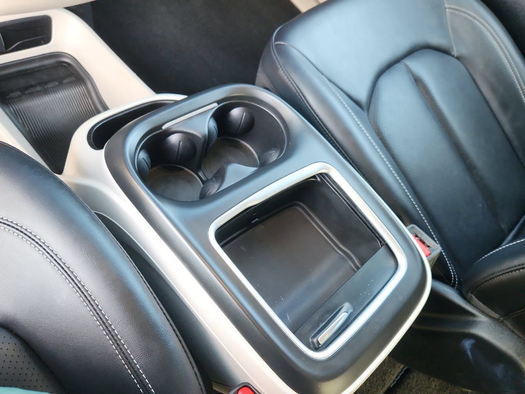 Used 2024 Chrysler Pacifica Touring-L FWD image 23