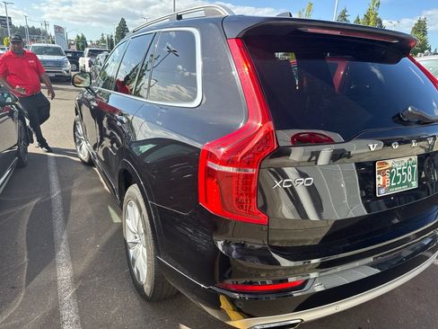 Used 2018 Volvo XC90 T6 Momentum AWD/4WD image 4