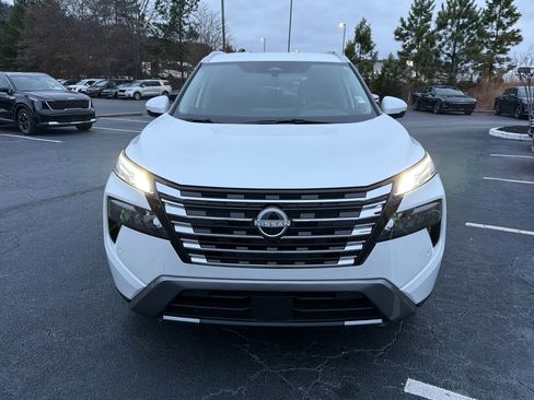 Used 2025 Nissan Rogue SL image 2