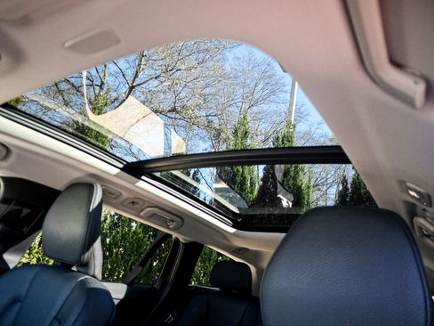 Used 2025 Volvo V60 B5 Cross Country Plus image 28