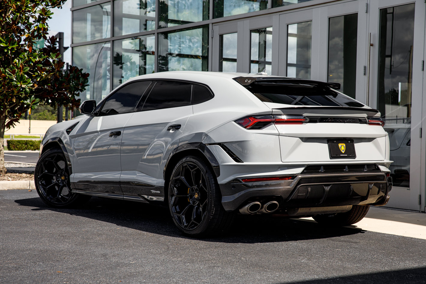 Used 2024 Lamborghini Urus Performante AWD/4WD image 9
