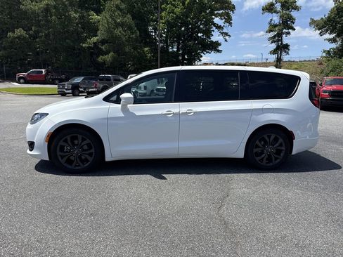 Used 2018 Chrysler Pacifica Touring Plus w/ S Appearance Package FWD image 4
