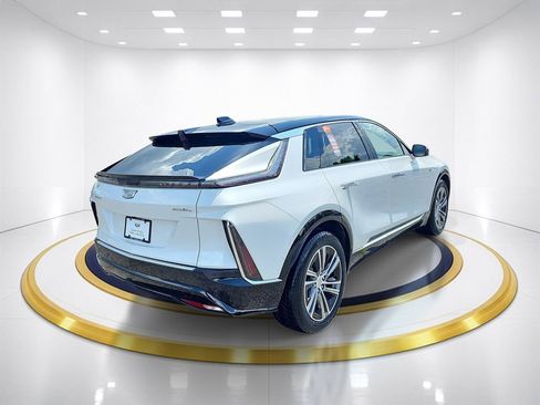 Certified 2025 Cadillac Lyriq Luxury w/ LPO, Floor Liner Package AWD/4WD image 5