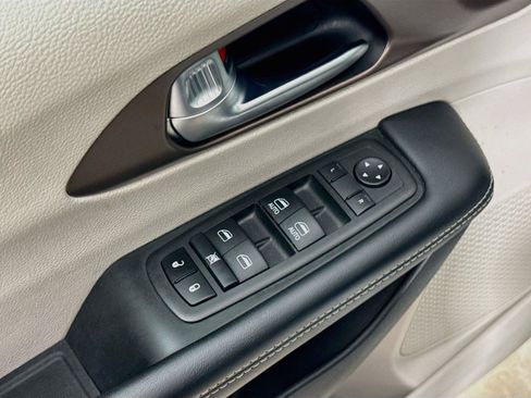Used 2023 Chrysler Voyager LX FWD image 19
