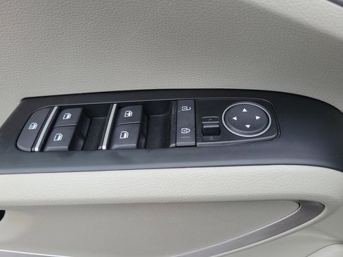 Used 2025 Kia Soul LX FWD image 20