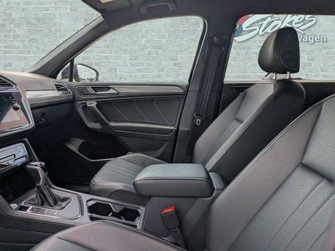 Certified 2022 Volkswagen Tiguan SE R-Line FWD image 22