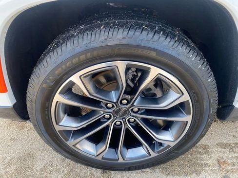 Used 2022 Jeep Grand Wagoneer Series III w/ Rear Seat Video Group 1 image 8