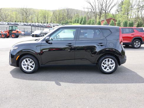 Used 2022 Kia Soul LX w/ Technology Package FWD image 4