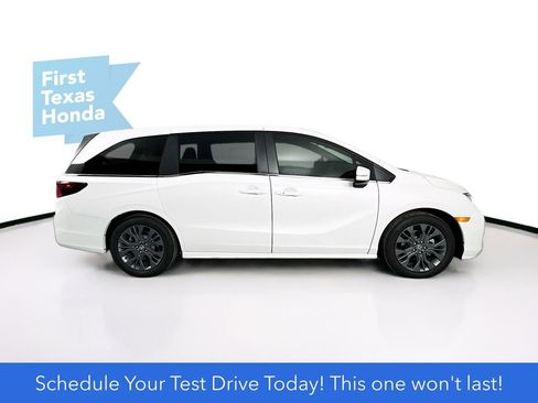 New 2026 Honda Odyssey Touring image 9