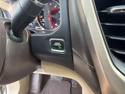 Used 2019 GMC Acadia Denali w/ Technology Package AWD/4WD image 17