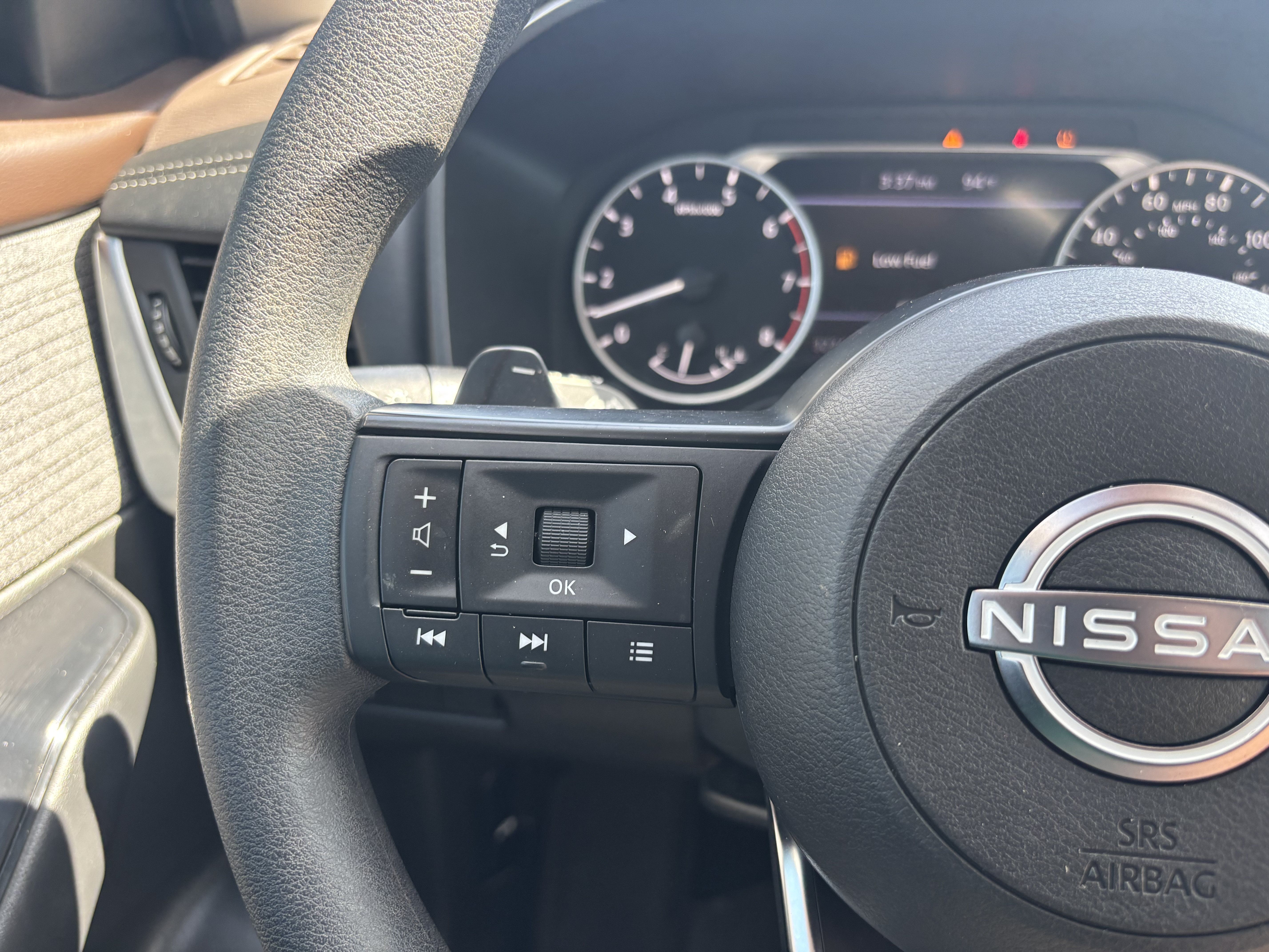 Used 2023 Nissan Rogue S FWD image 18