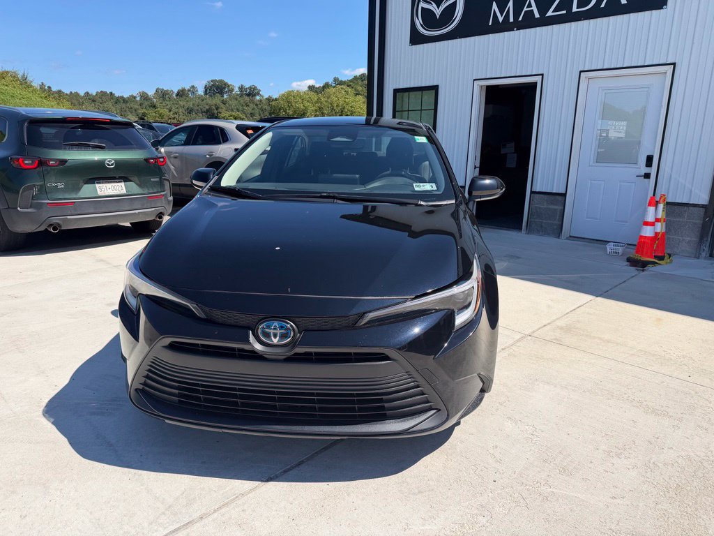 Used 2024 Toyota Corolla LE AWD/4WD image 2