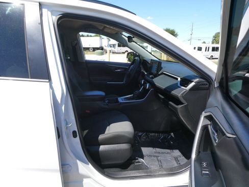 Used 2021 Toyota RAV4 XLE AWD/4WD image 24