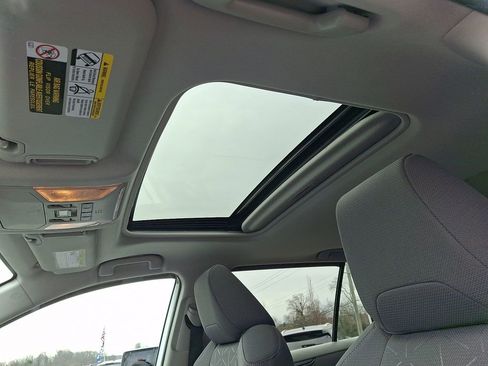 Used 2021 Toyota RAV4 XLE w/ Convenience Package image 15