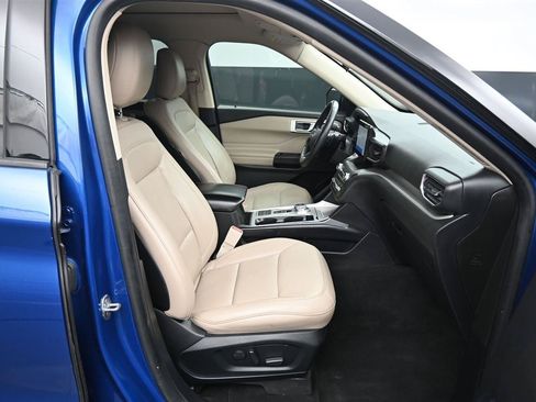 Used 2020 Ford Explorer XLT w/ Equipment Group 202A RWD image 5