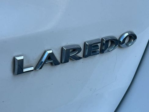 Used 2020 Jeep Grand Cherokee Laredo image 28
