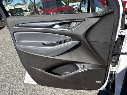 Used 2021 Buick Enclave Essence w/ Sport Touring Edition image 19