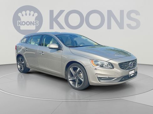 Used 2016 Volvo V60 T5 Platinum w/ Climate Package FWD image 10