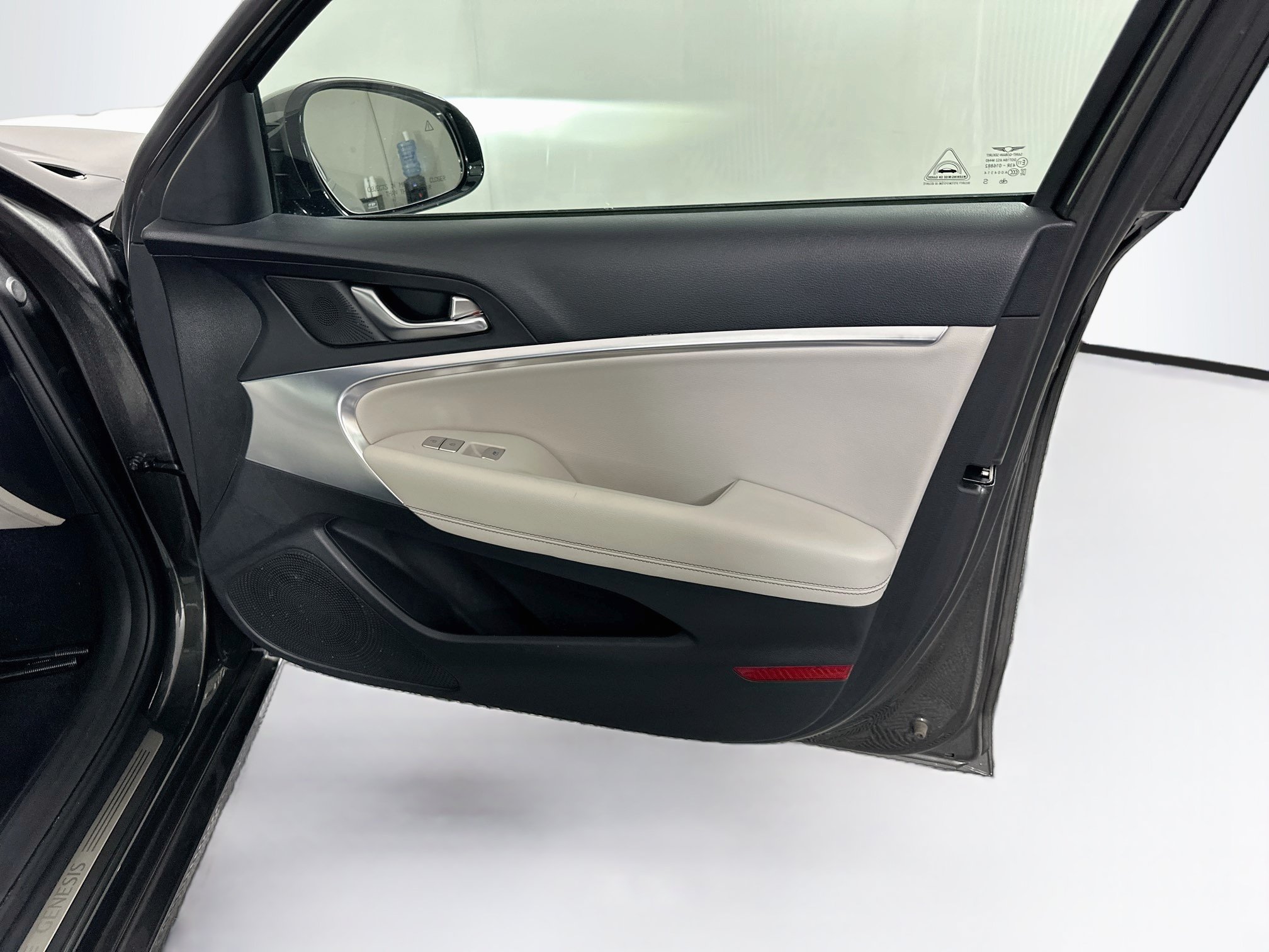 Used 2025 Genesis G70 2.5T RWD image 31