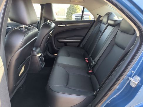 Used 2022 Chrysler 300 Touring L w/ Comfort Group image 18