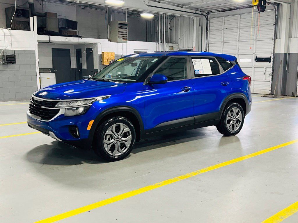 Used 2024 Kia Seltos LX AWD/4WD image 13
