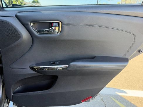 Used 2013 Toyota Avalon Limited w/ Technology Pkg FWD image 17