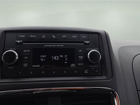 Used 2016 Dodge Grand Caravan SE image 10