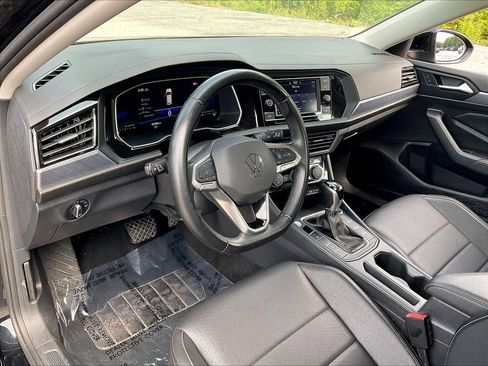 Used 2024 Volkswagen Jetta SE FWD image 8