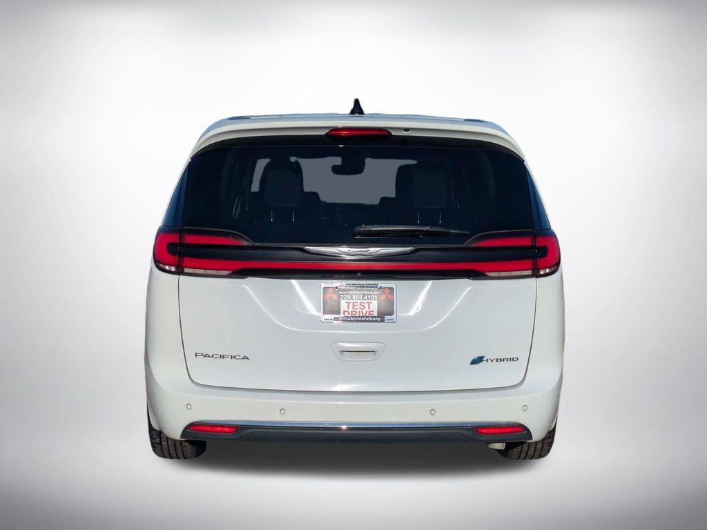 Used 2023 Chrysler Pacifica Touring-L FWD image 4