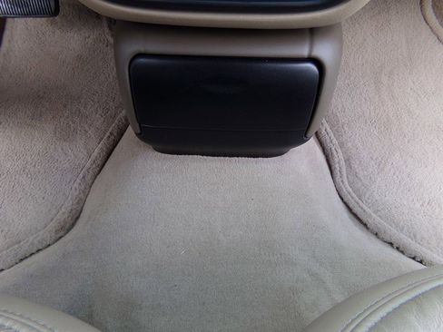 Used 2001 Lincoln Continental image 53