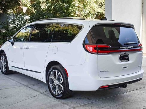 New 2026 Chrysler Pacifica Pinnacle w/ Trailer Tow Group image 4