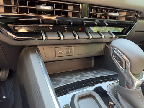 New 2026 GMC Canyon Elevation w/ Convenience Package image 61