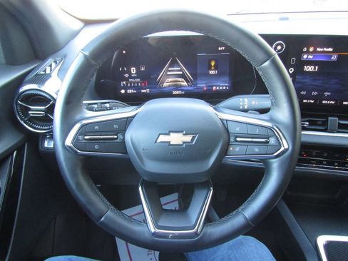 Used 2025 Chevrolet Equinox LT AWD/4WD image 23