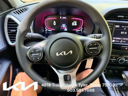 Certified 2025 Kia Soul LX w/ LX Technology Package FWD image 16