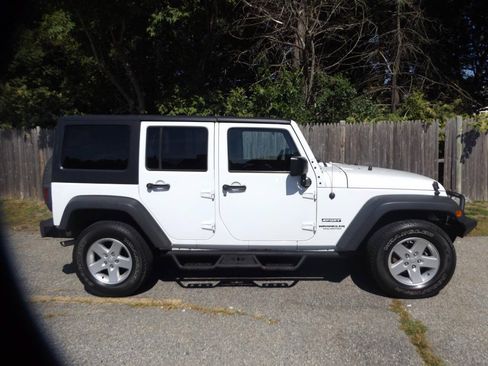Used 2017 Jeep Wrangler Unlimited Sport w/ Quick Order Package 24S AWD/4WD image 6
