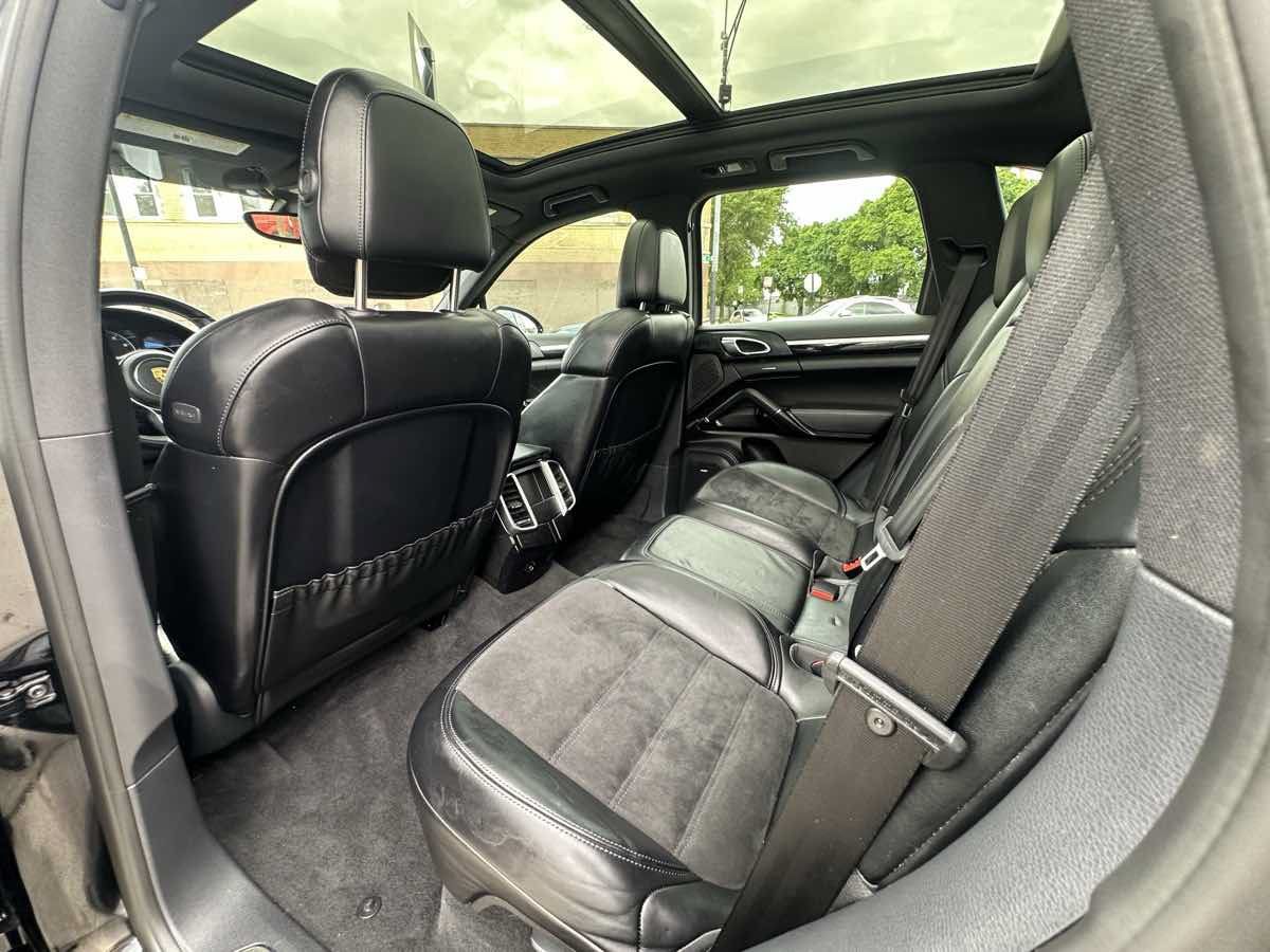 Used 2017 Porsche Cayenne AWD/4WD image 39