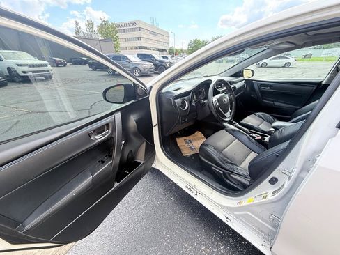 Used 2017 Toyota Corolla SE w/ SE Premium Package FWD image 9