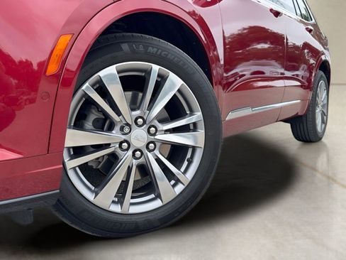 Used 2022 Cadillac XT6 Premium Luxury w/ Platinum Package AWD/4WD image 2