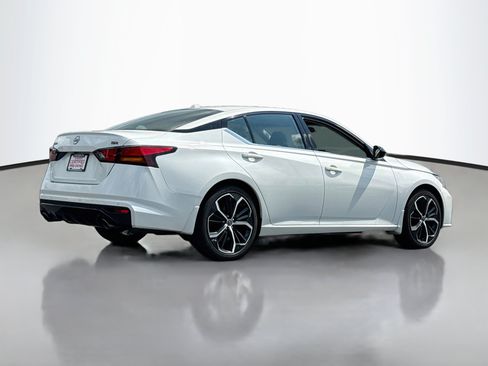 Used 2024 Nissan Altima 2.5 SR w/ SR Premium Package FWD image 7