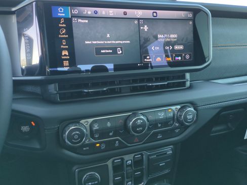 New 2025 Jeep Gladiator Mojave w/ Convenience Group image 12