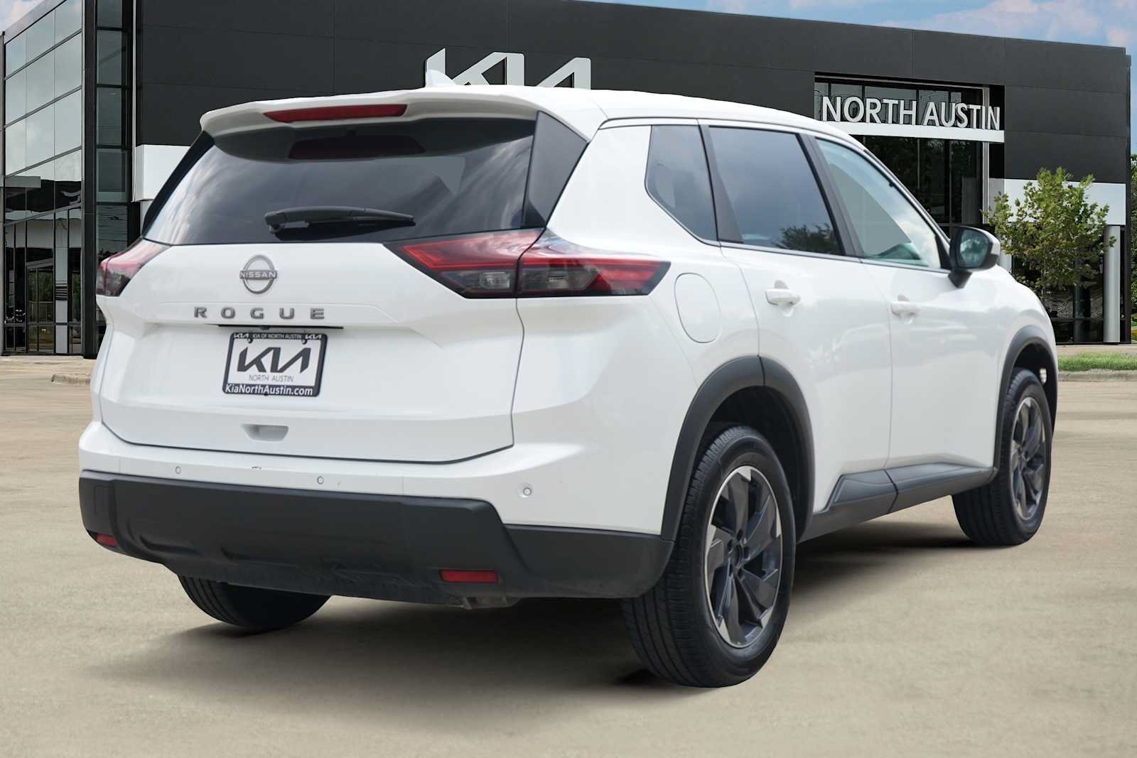 Used 2025 Nissan Rogue SV FWD image 5