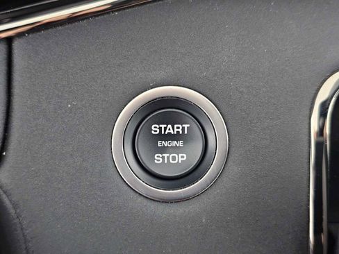 Used 2023 Land Rover Range Rover Evoque R-Dynamic SE image 29