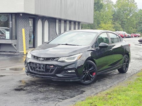 Used 2018 Chevrolet Cruze LT w/ Redline Edition FWD image 9