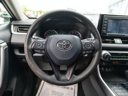 Used 2021 Toyota RAV4 XLE AWD/4WD image 18