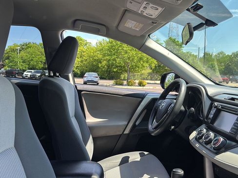 Used 2015 Toyota RAV4 LE FWD image 23