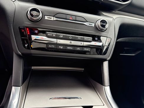 Used 2020 Ford Explorer XLT w/ Equipment Group 202A image 39