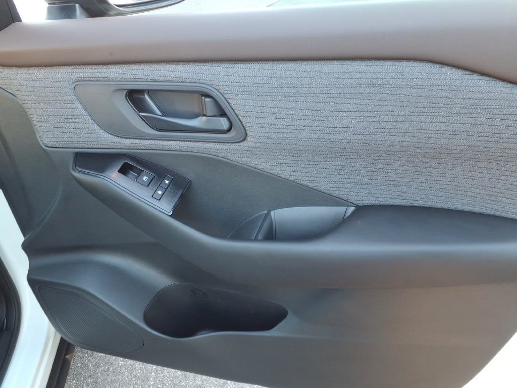 Used 2023 Nissan Rogue S FWD image 21
